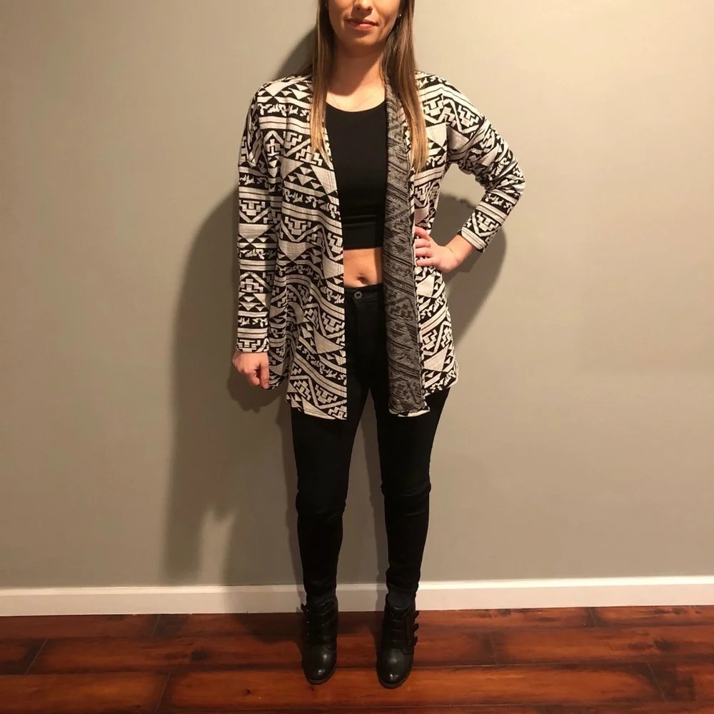 Dainty Hooligan Women’s Up A Notch Aztec White and Black Cardigan Blazer - Picture 12 of 13